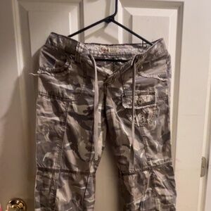 lei camo baggy pants
